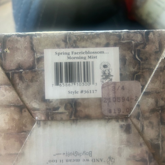 Petal Faerieblush…Nature’s Canvas. Style #36120 Fairy figurine - Picture 8 of 9